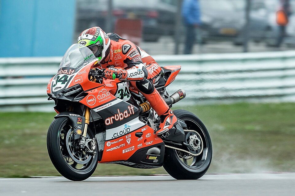Ducati-kuski ajaa suoralla superbike-maailmanmestaruuskisoissa.